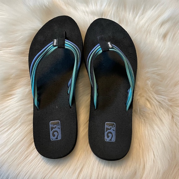 Teva Sandals Size 9 - Picture 2 of 3